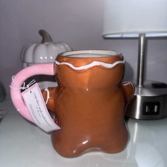 Cupcakes and cashmere gingerbread mug 2023 - Picture 2 of 4
